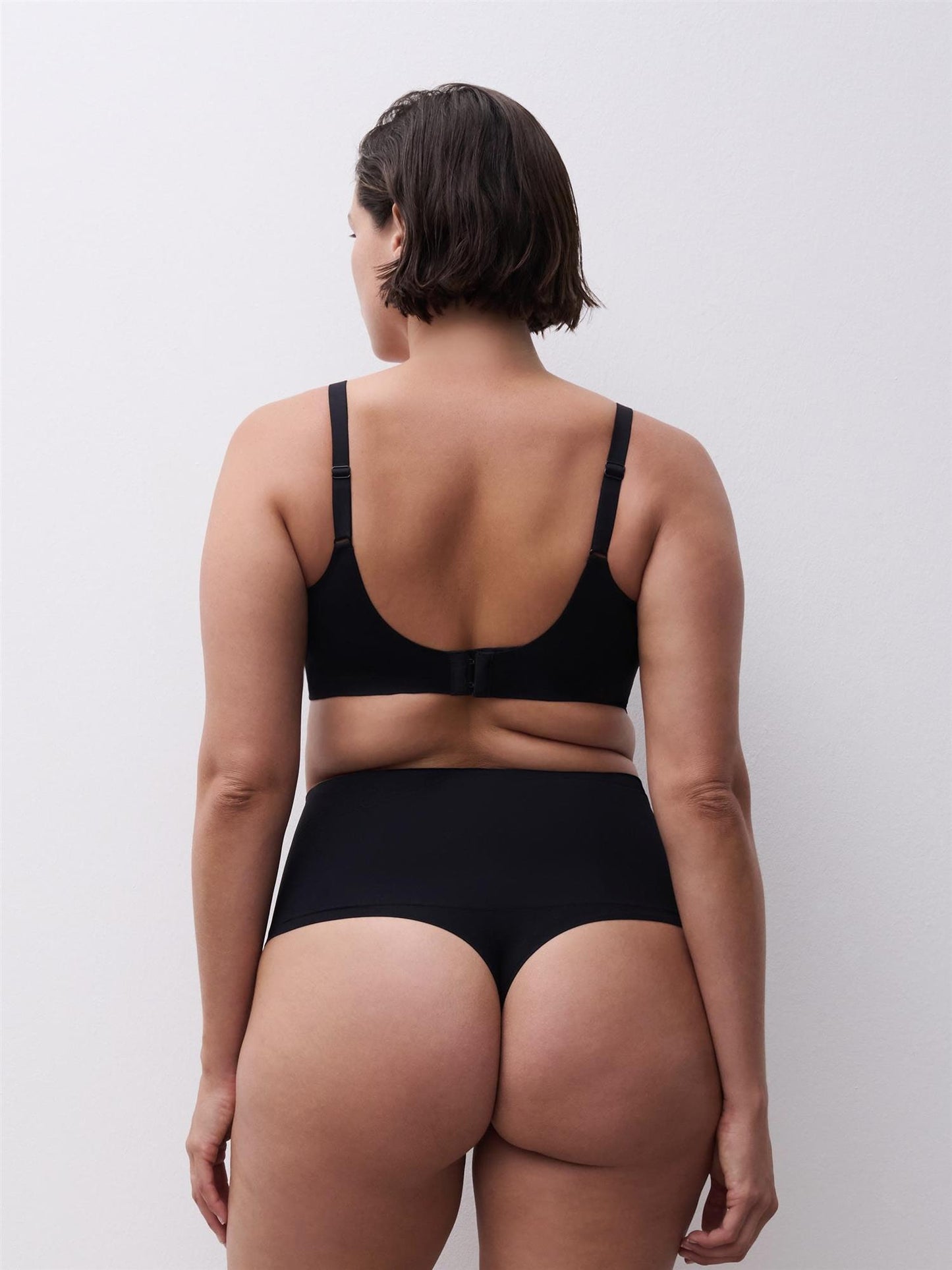 Smooth Comfort Shaping String Black