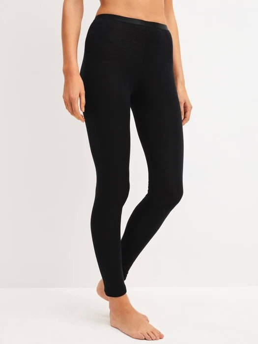 True Confidence Wool and Silk Black