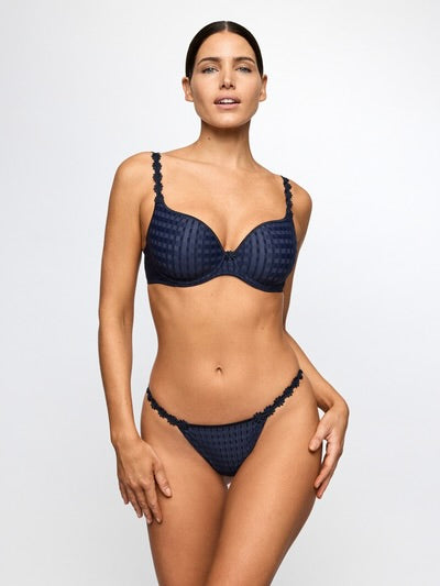 Avero Padded Heartshape Velvet Blue