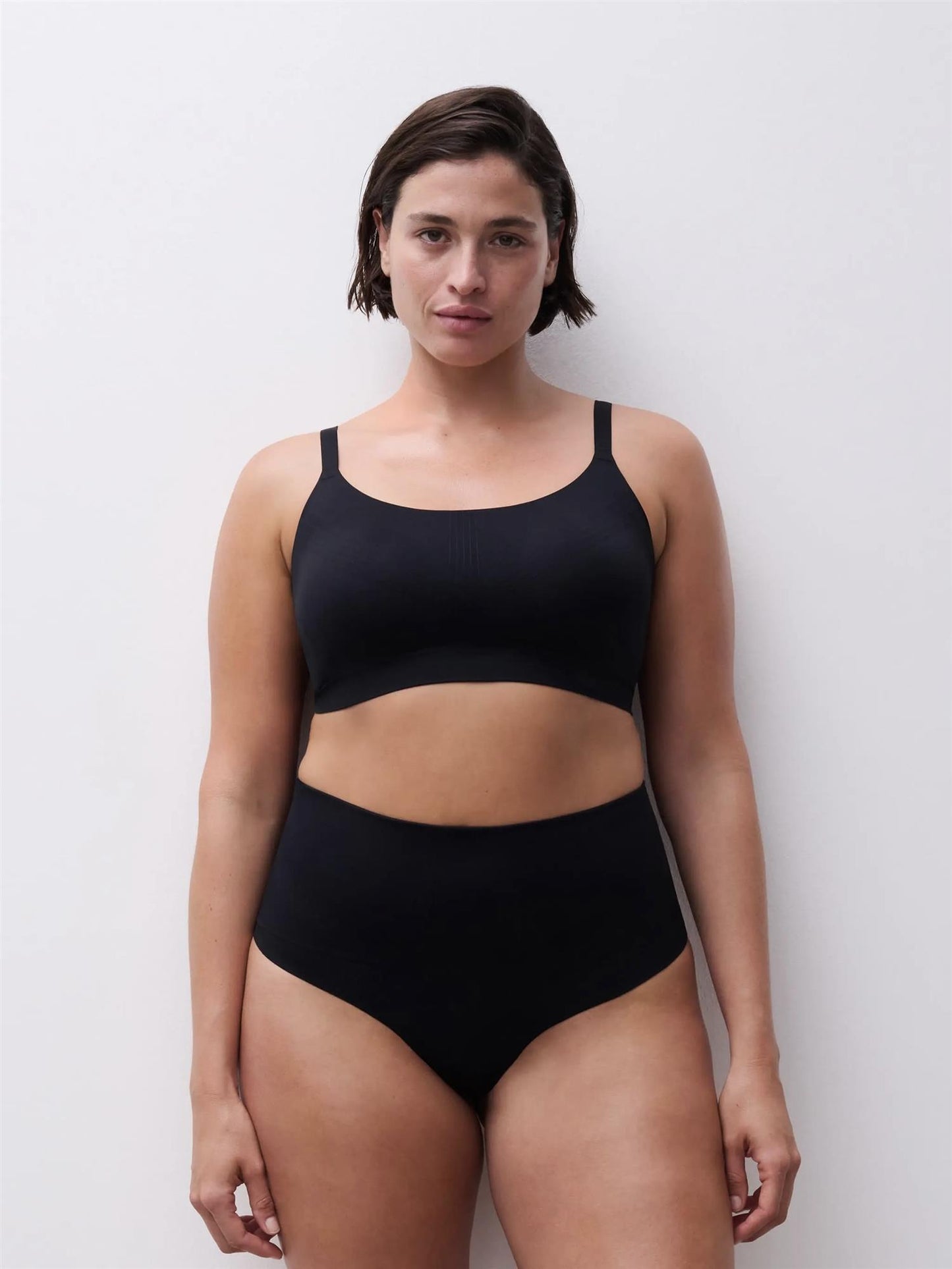 Smooth Comfort Shaping String Black